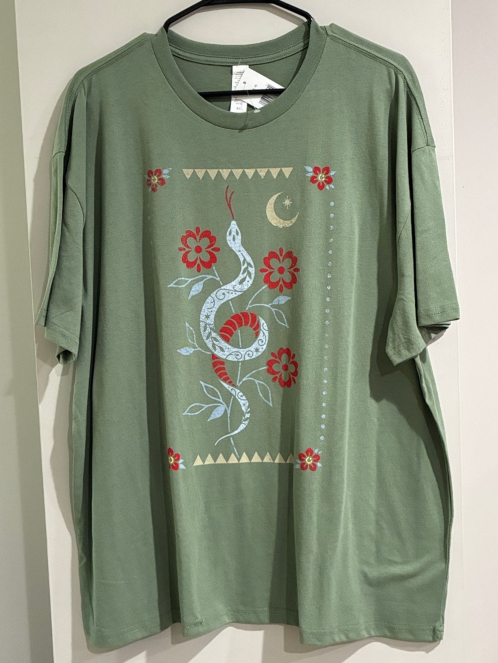 Woman’s NWT  Oversized Sage Green Graphic Tee with Snake & Floral Print Sz XL